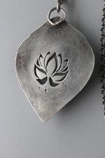 Load image into Gallery viewer, Labradorite necklace