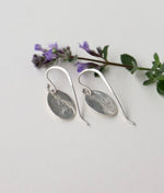 Load image into Gallery viewer, Catmint leaves earrings
